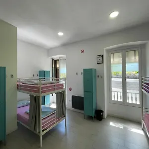 https://downtown-river-hostel.basquecountryhotels.org